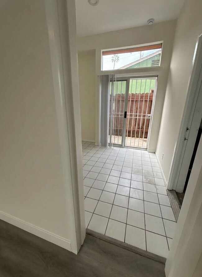 Building Photo - 915 Broadway St