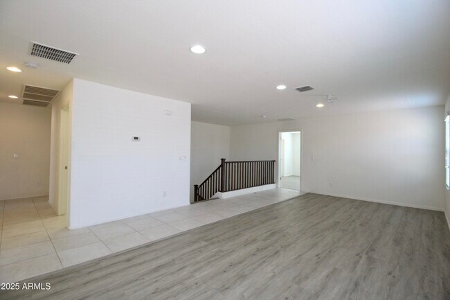 Building Photo - 1819 W Bonanza Dr