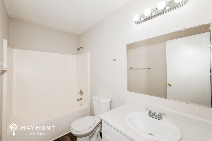 Building Photo - 5425 Bluff View Dr