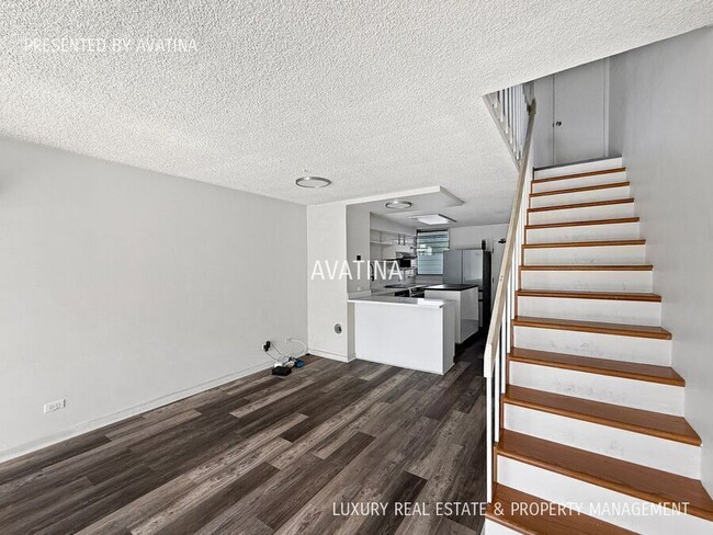 Building Photo - 500 University Ave