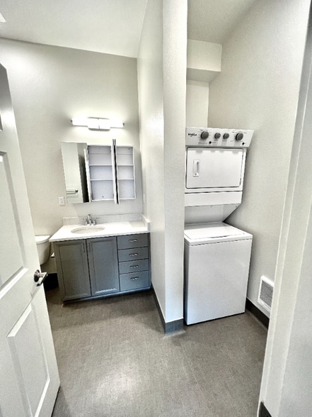 Building Photo - 2330 Yakima Ct