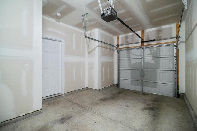 Building Photo - 1030 Ashmore Dr