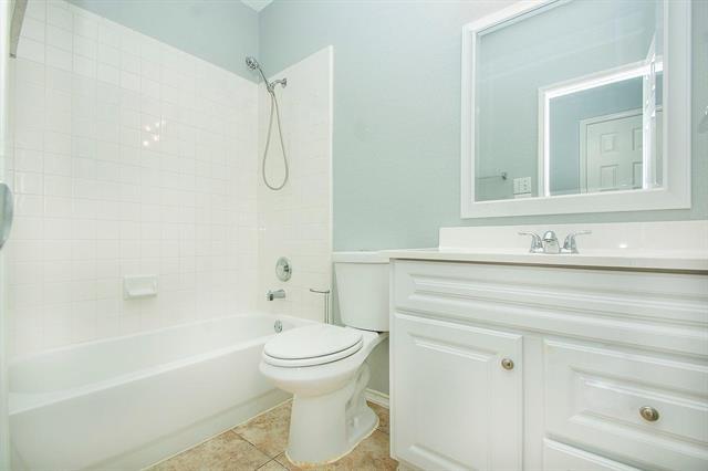 Building Photo - 406 Leameadow Dr