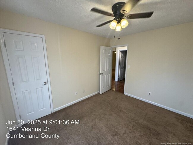 Building Photo - 1641 Veanna Dr
