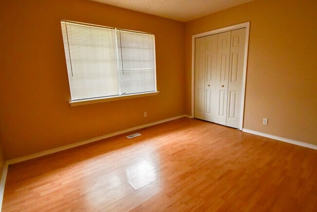 Building Photo - 4-Bed, 2-Bath Home in Broken Arrow Schools...