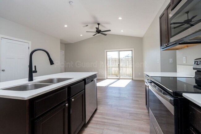 Building Photo - 3412 E Aster St