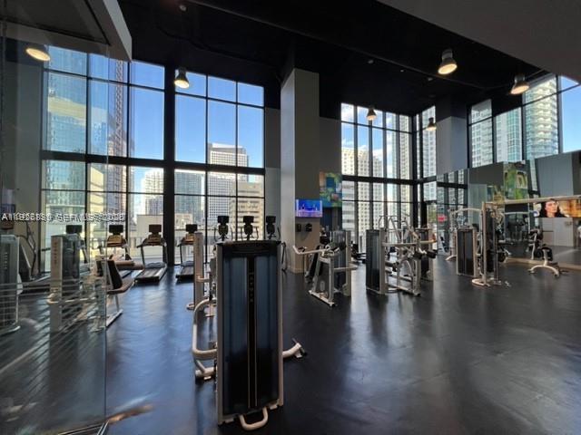 Building Photo - 1010 Brickell Ave