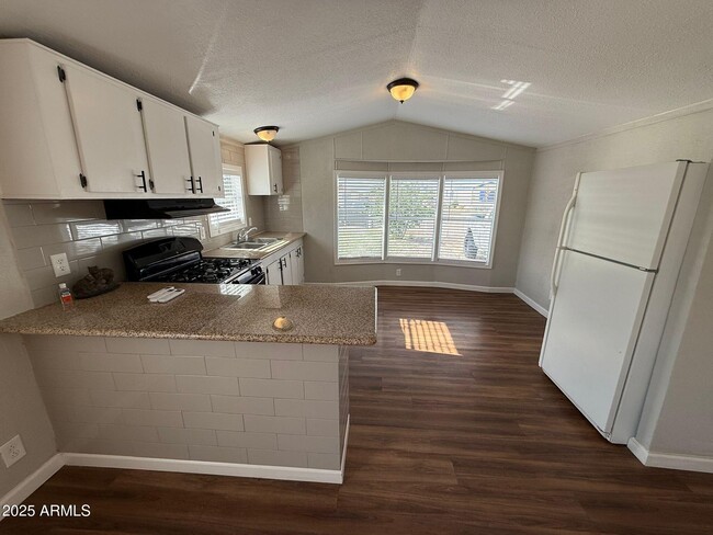 Building Photo - 2303 E Carnation St