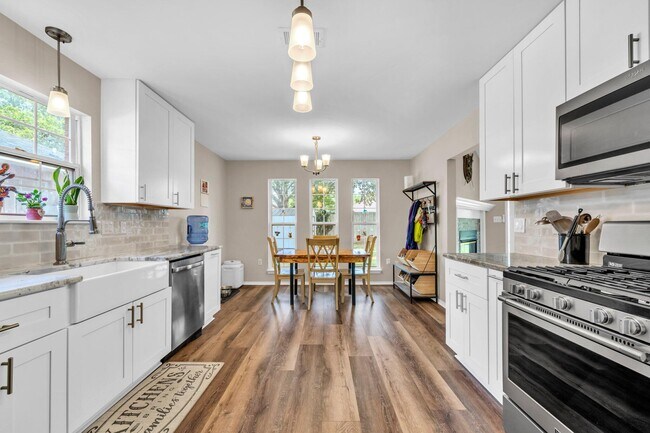 Building Photo - 4559 Castlewood Ln