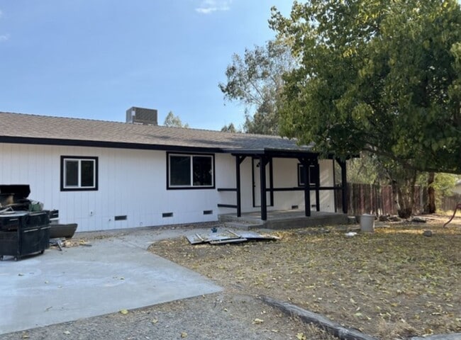 Building Photo - Madera Ranchos
