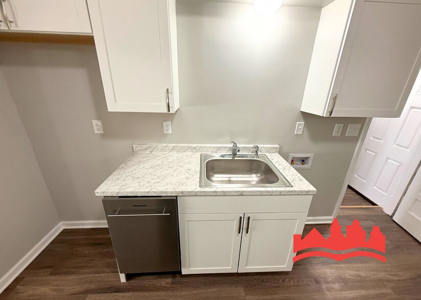 Building Photo - 890 W Marigold Ln