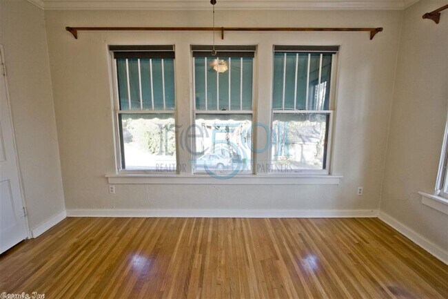 Building Photo - 1315 Kavanaugh Blvd