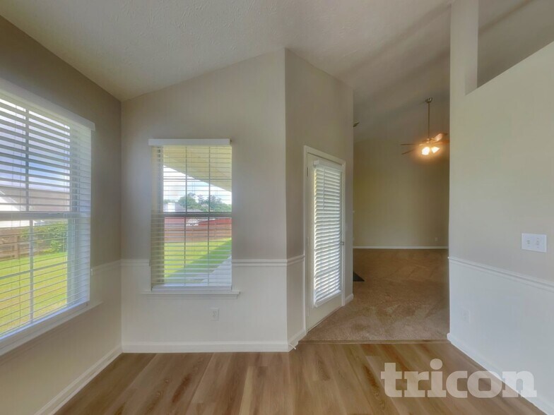 Building Photo - 1469 Buckingham Pl