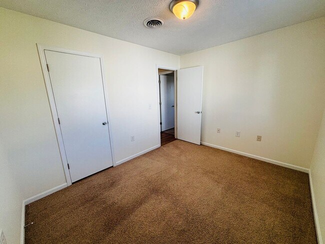 Building Photo - * RE-RENTAL AVAILABLE 8/14/26 * 4 Bedroom, 2 Bath Apartment