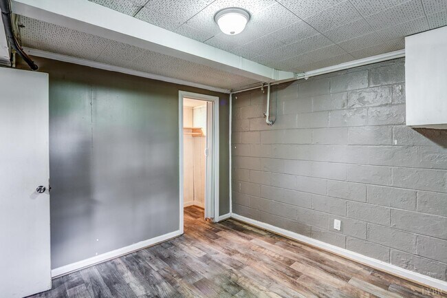 Building Photo - 4605 Greenwood Dr