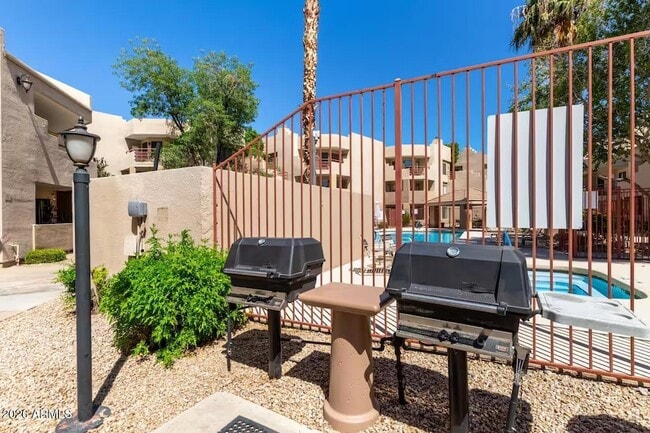 Building Photo - 4850 E Desert Cove Ave
