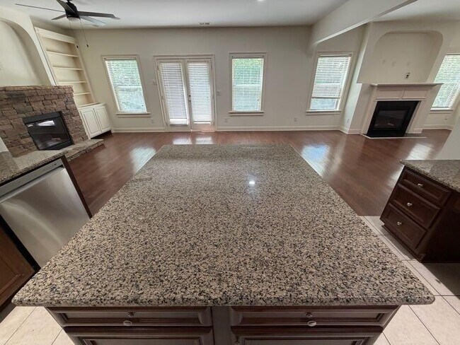 Building Photo - 4805 Carriage Bridge Ln