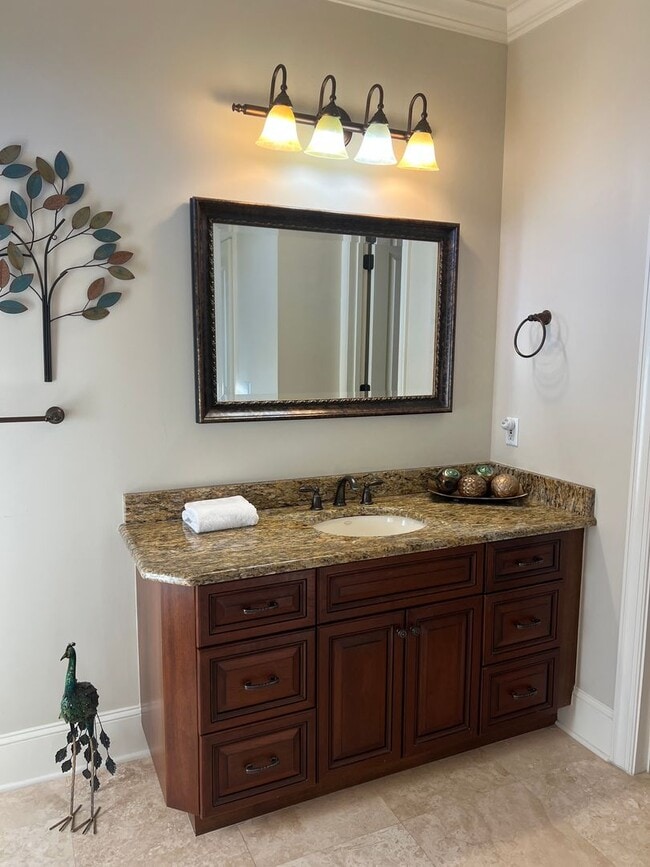 Building Photo - Walk to the Beach from this Furnished and Renovated Condo!