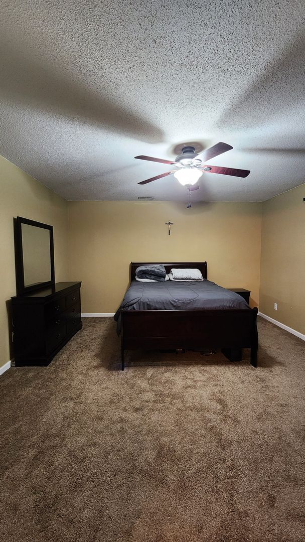Building Photo - Beautiful 3 bed 2 1/2 bath townhome in a g...