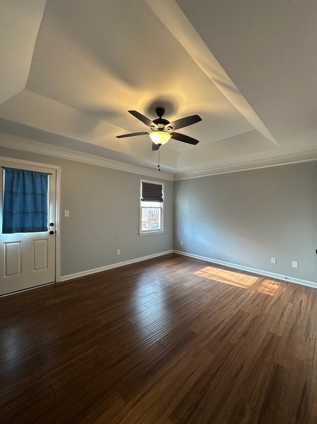 Building Photo - 3 Bedroom, 2 bathroom house on the Eastside, move-in ready