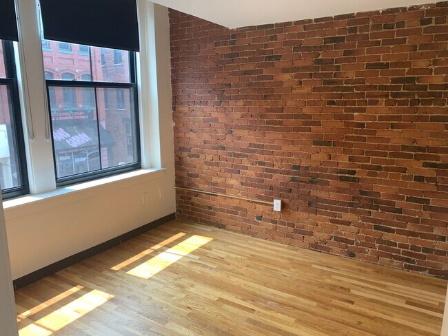 Building Photo - 105-107 Washington Street-Unit 5