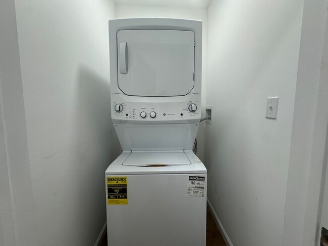 Building Photo - 27 Joyce Kilmer Ave