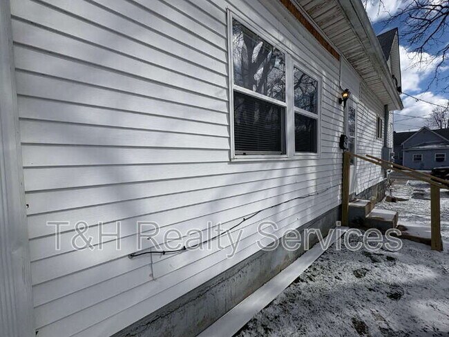 Building Photo - 609 1/2 South Crystal Street