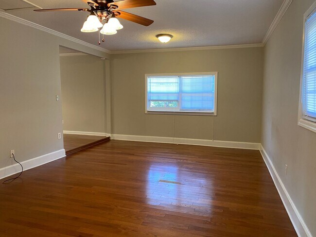 Building Photo - 228 Yellowleaf Dr