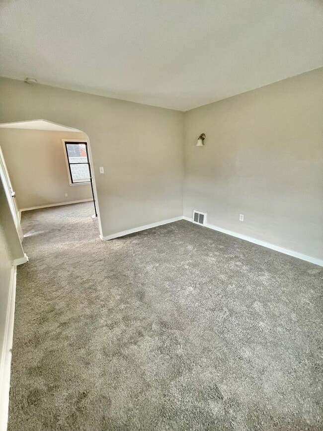 Building Photo - 3 Bed-1 Bath Turtle Creek PA