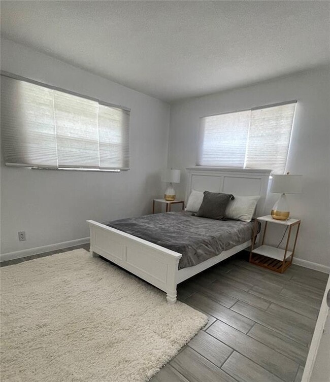 Building Photo - 510 NE 17th Ave