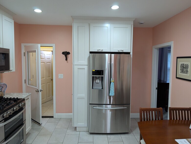 Building Photo - 28 Shapley Ave