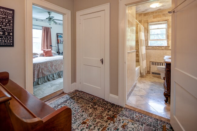 Building Photo - 10 Valley View Ave