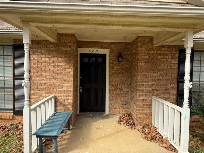 Building Photo - 3 bedroom/2 bath house in 047 Brandon!