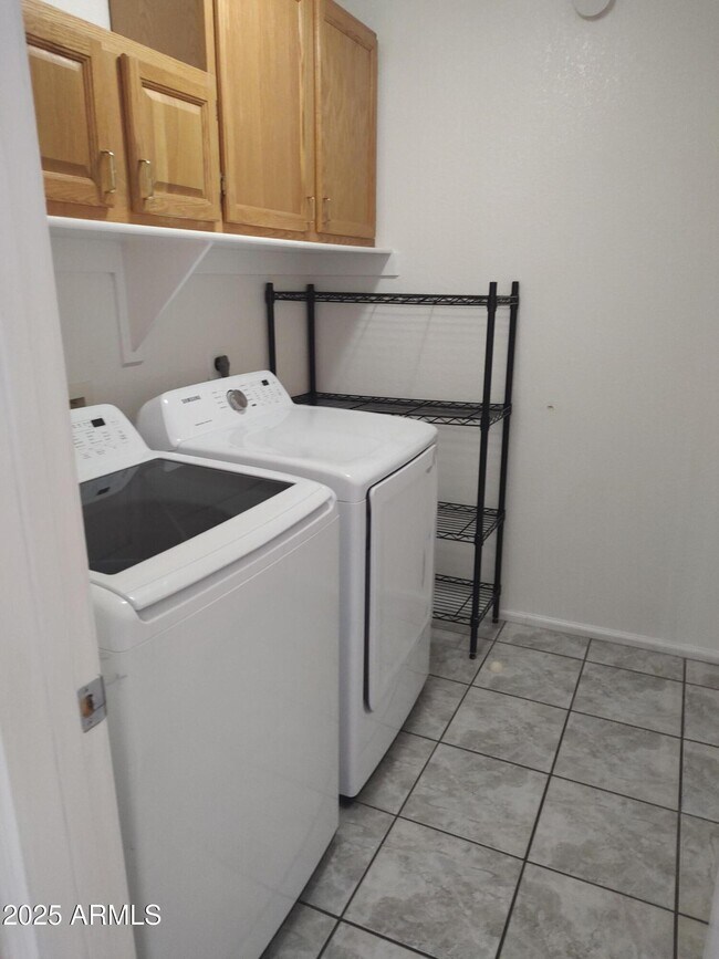 Building Photo - 3220 E Hononegh Dr