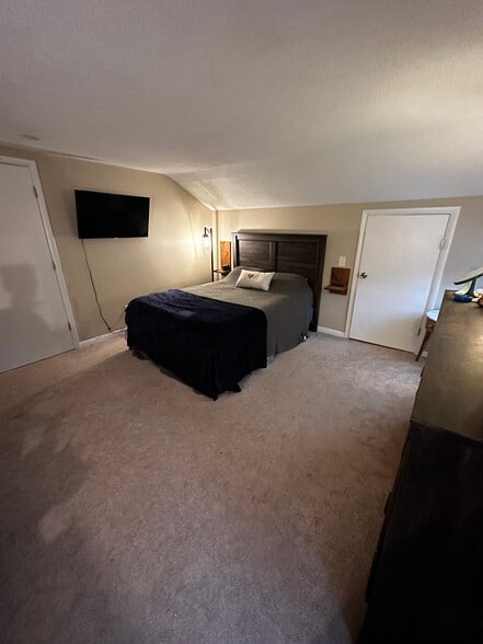 Building Photo - 7608 E South St