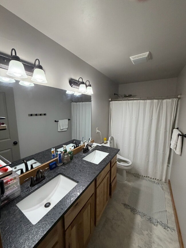 Building Photo - 1125 Idaho St