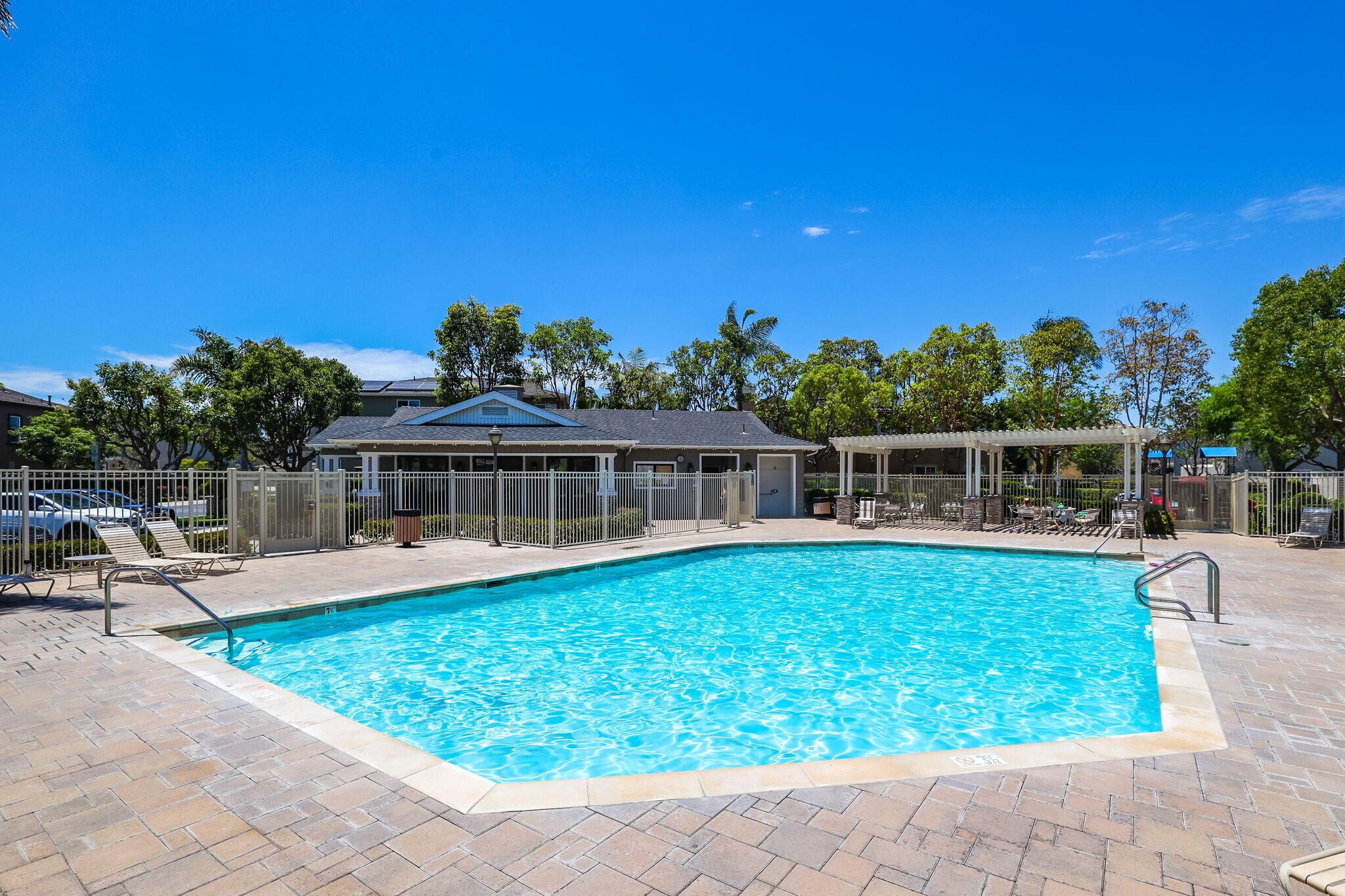 Community pool down the strt - 5142 Pearce Dr