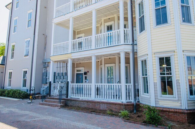 Building Photo - Historic Elegance Meets Modern Luxury – 1 ...