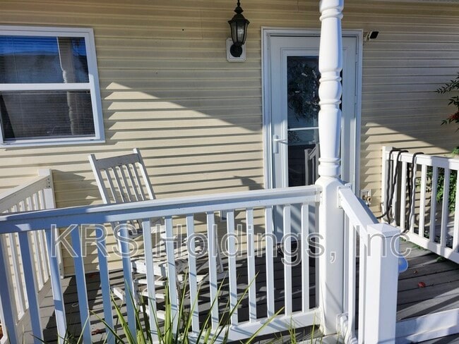 Building Photo - 1210 Victorian Village Dr