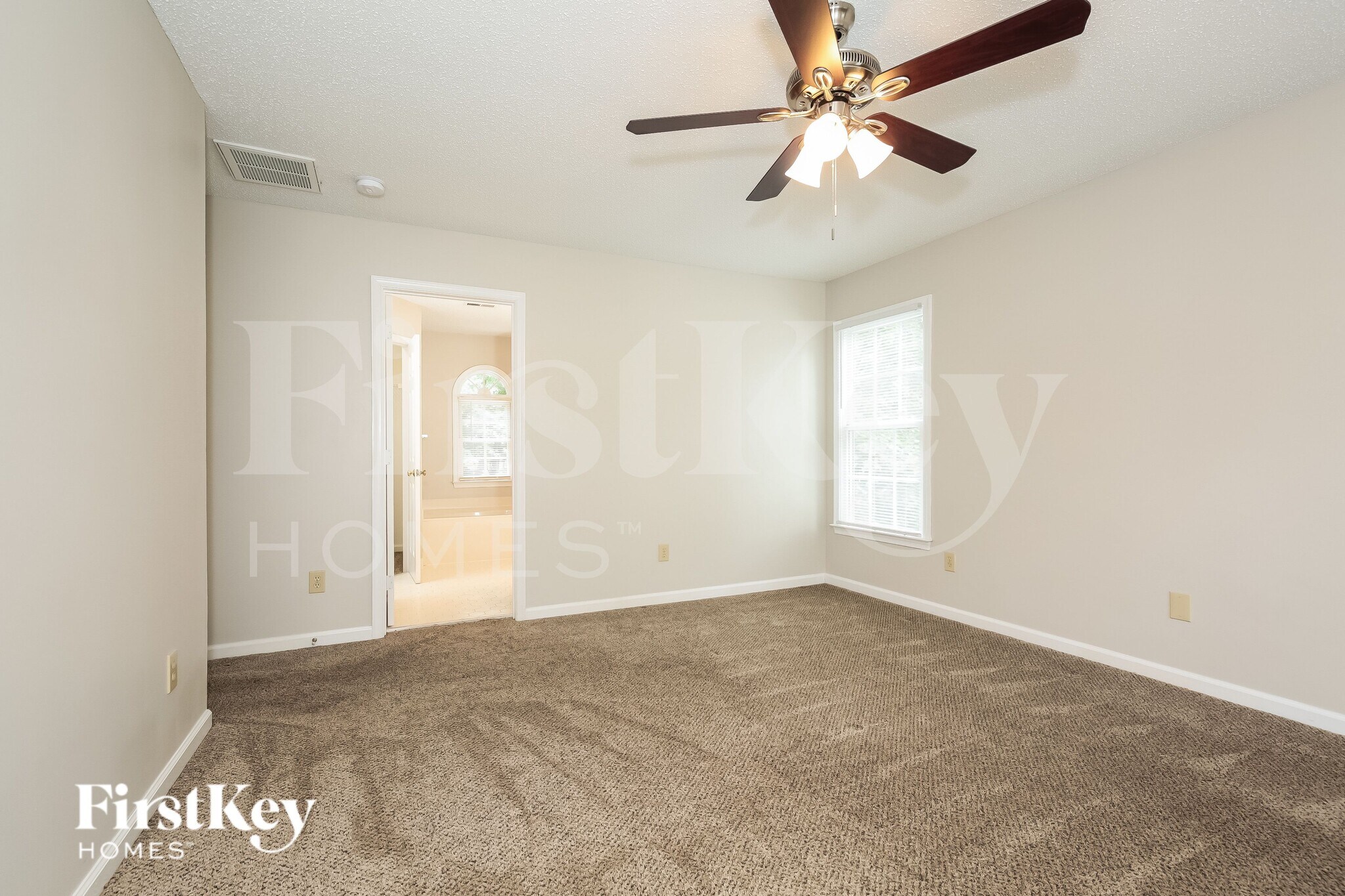 Building Photo - 5017 Windermere Dr