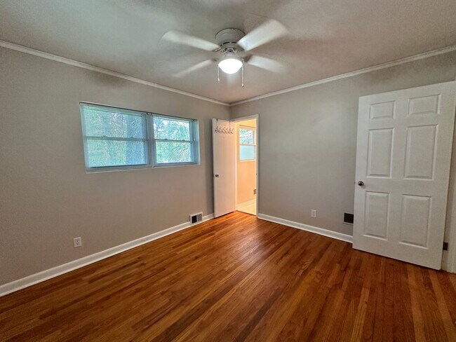 Building Photo - 3221 Foxhall Rd