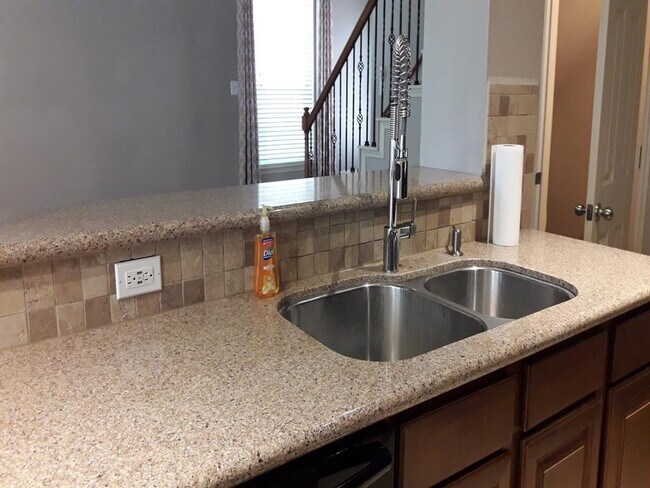 Building Photo - 14546 Bergenia Dr
