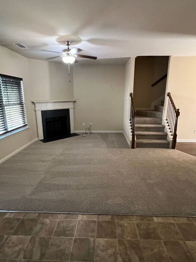 Building Photo - Beautiful 3-Bedroom, 2.5-Bath Home in Established Community!