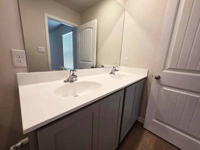 Building Photo - 1424 Sugarplum Ln