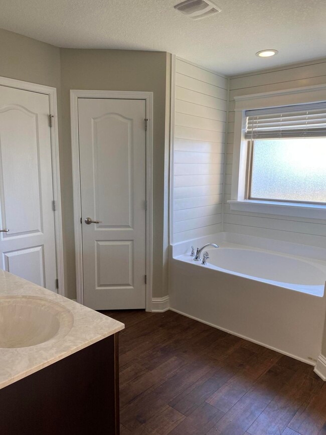 Building Photo - 8544 Holley Hills Cir