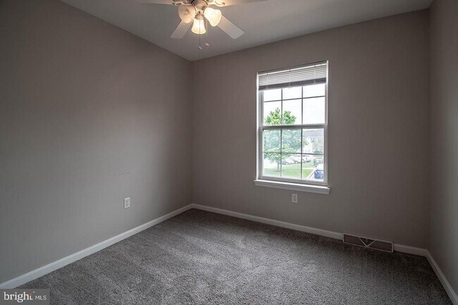 Building Photo - 5620 Queen Anne Ct
