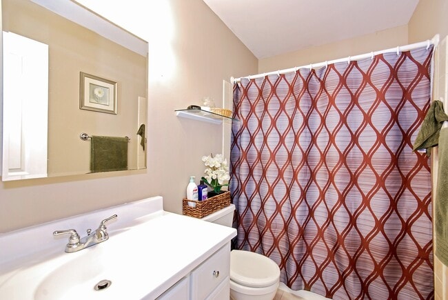 Building Photo - 385 Sandhurst Cir