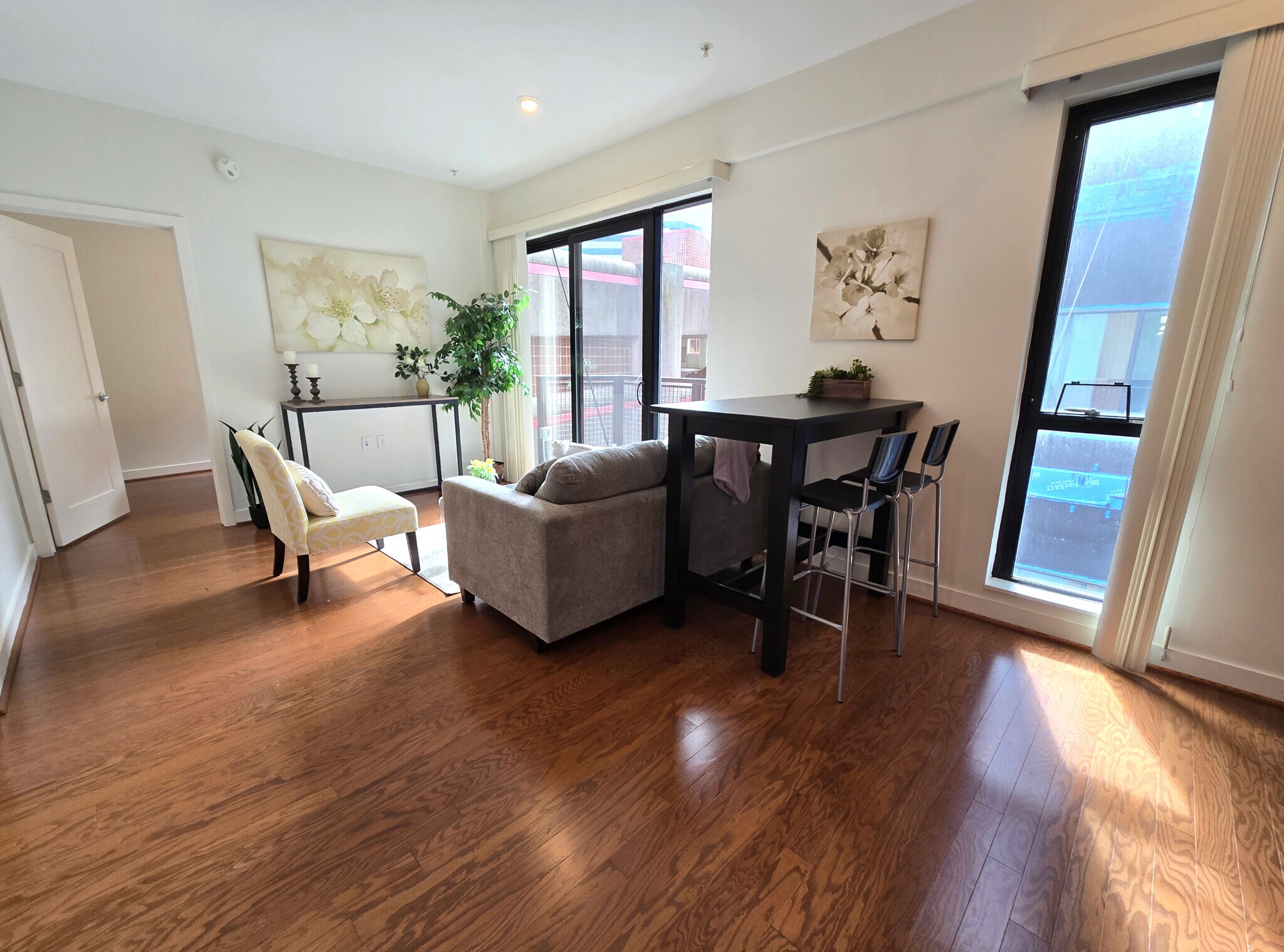 Living Area - 1320 Fenwick Ln