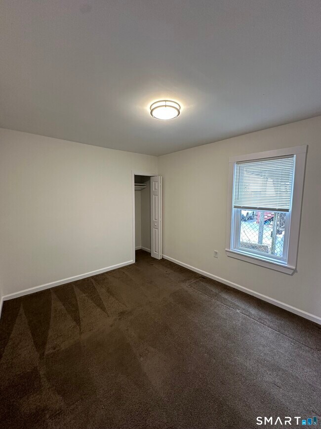 Building Photo - 162 Norwich Ave