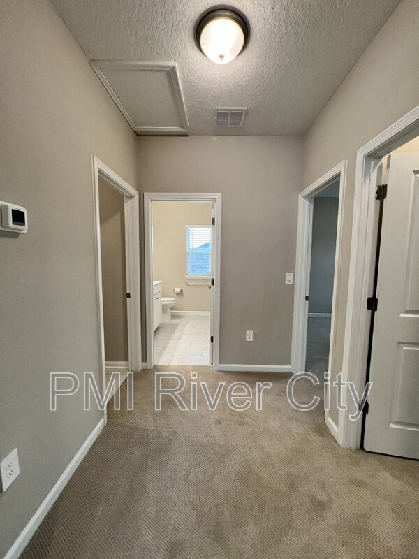 Building Photo - 125 Farmfield Dr
